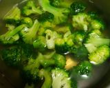 Foto langkah ke 2 dari resep Creamy Soup Broccoli | Sup Krim Ayam Brokoli | Isian Zuppa Soup.