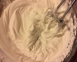 Foto del paso 10 de la receta: Tarta de frutillas con chantilly y condensada