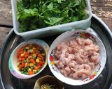 รูปขั้นตอนการทำที่ 1 ของ กะเพราอกไก่ไข่ดาวและสหายผัก 3 สี