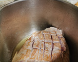 Foto del paso 2 de la receta: Cabeza de lomo de cerdo en su jugo con verduras (olla express)