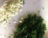 Foto del paso 1 de la receta: Crostinis con ajo y perejil
