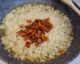 Foto del paso 2 de la receta Arroz con champiñones y chorizo