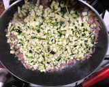 Foto del paso 3 de la receta: Tostada de calabacín bacon y choricito de mi pueblo