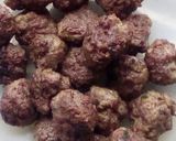 A picture of step 8 of Meat balls and beef sausages bitings in sauce.