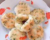 Hình bước làm 4 của món Bánh hẹ chiên nhân đậu xanh