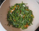 Foto langkah ke 3 dari resep Tumis Bunga Genjer (Hijau Cerah Tidak Pahit).