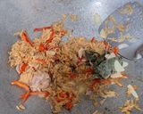 Foto langkah ke 3 dari resep Tumis Labu Siam, Wortel, dan Rebon.