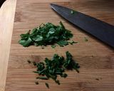 Foto del paso 1 de la receta: Omelette de cebollita de verdeo y perejil