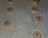 A picture of step 2 of Cinnamon bun apple pie.