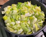 Une image de l'étape 9 de Fondue de poireaux à l'ail, oignon, crème et épices.