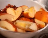 Фото кроку 1 до Журавлино-яблучний компот 🍎.