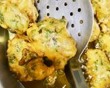 A picture of step 4 of Egg bhajia.