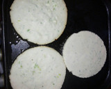 Foto del paso 6 de la receta: Tortillas con loroco y queso mozzarella