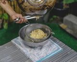 รูปขั้นตอนการทำที่ 5 ของ ผัดมาม่าปลากระป๋อง ประหยัดงบ อิ่มอร่อย อยู่ท้องสุดๆ