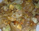 รูปขั้นตอนการทำที่ 3 ของ ผัดซีอิ๊วไข่มังสวิรัติ (Stir-fried Rice Noodles with Soy Sauce, Egg, and Vegetables)
