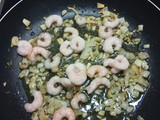 Merluza en salsa con gambitas