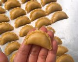 Foto langkah ke 2 dari resep Pastel Abon Mini Crispy.