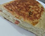 Foto del paso 6 de la receta: Sándwich🥪de salchichón de cerdo🥓y queso🧀en pan🍞casero de ajo🍖y finas hierbas🥐🌿🧄