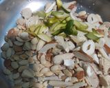 A picture of step 3 of Karachi halwa.