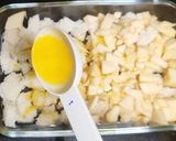 A picture of step 2 of Apple bread Halwa.