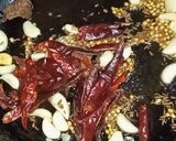 A picture of step 3 of Rajasthani style garlic chutney.
