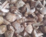 A picture of step 1 of Chilli garlic mushroom.