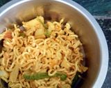 A picture of step 1 of Tawa Maggi.