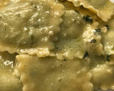 Foto del paso 3 de la receta: Raviolis de ricotta y espinaca al aglio