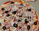 Pizza z tuńczykiem na tortilli krok przepisu 4 zdjęcie
