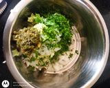 A picture of step 2 of Avocado kebab.