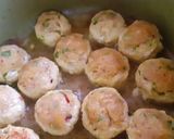 Une image de l'étape 3 de Boulettes de poulet haché en sauce crémeuse.