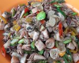 Foto langkah ke 6 dari resep Oseng Cumi Asin Simple.