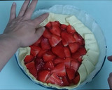 Foto del paso 7 de la receta: Tarta de Fresas Rellena de Crema Pastelera Fácil¡