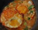 Foto langkah ke 3 dari resep Telor Ceplok Masak Santan.