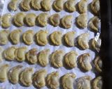 Foto langkah ke 4 dari resep 319. Pastel Mini isi Abon Super Renyah.
