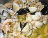 Foto del paso 1 de la receta: Arroz meloso con preparado de marisco 🦞🦞