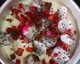 A picture of step 7 of Strawberry jelly and Dragonfruit cheese cake.