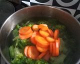 Foto langkah ke 3 dari resep Tumis Brokoli Wortel.