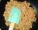 A picture of step 2 of Half moon chicken samosa.