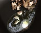 Foto langkah ke 3 dari resep Pappardelle Cioccolato ai Funghi || Pasta Coklat Saus Jamur.