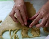 Foto langkah ke 6 dari resep 51. KUE KERING 3 BAHAN.