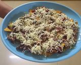 A picture of step 6 of Cheese nachos with stuff rajma.