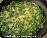 Foto langkah ke 6 dari resep Omelet Sawi Hijau.