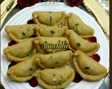 A picture of step 17 of Gulabo gujhiyas /sweet Gujhiyas or chandrakala in gulkand flavour.