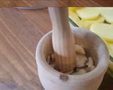 Foto del paso 3 de la receta: Muslos de pollo con patatas en salsa de licor 43