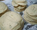 खस्ता मठरी (khasta mathri recipe in Hindi) रेसिपी चरण 3 फोटो