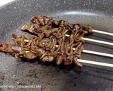 Foto langkah ke 6 dari resep SATE USUS (SAMBAL KECAP).