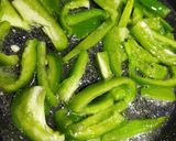 A picture of step 3 of Bhindi capsicum sabji.