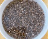 Hình bước làm 4 của món Nước long nhãn hạt chia thanh mát