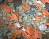 Foto del paso 3 de la receta Cazuela de conejo y champiñones